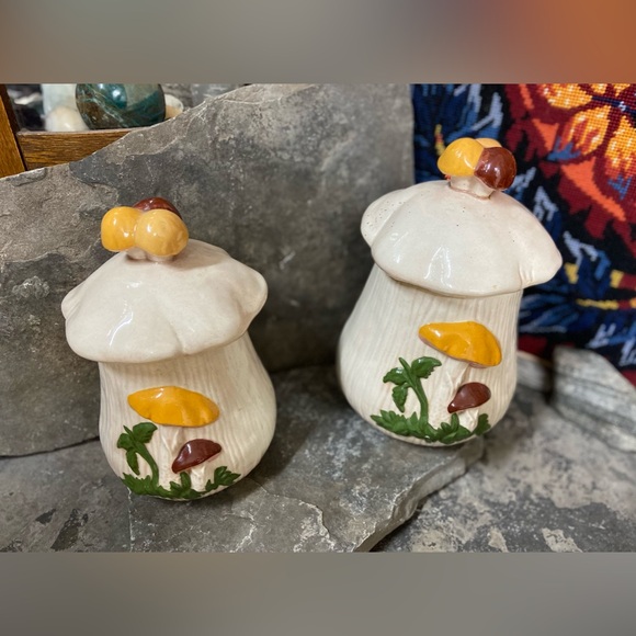 Pair of Vintage Mushroom Ceramic Canisters - Picture 8 of 13